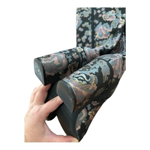 KENNETH COLE Reaction Time To Step Block Heel Floral Tapestry Boots- Size 6 - Picture 6 of 12